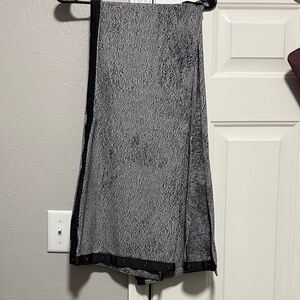 Lulu Gray Women's scarf